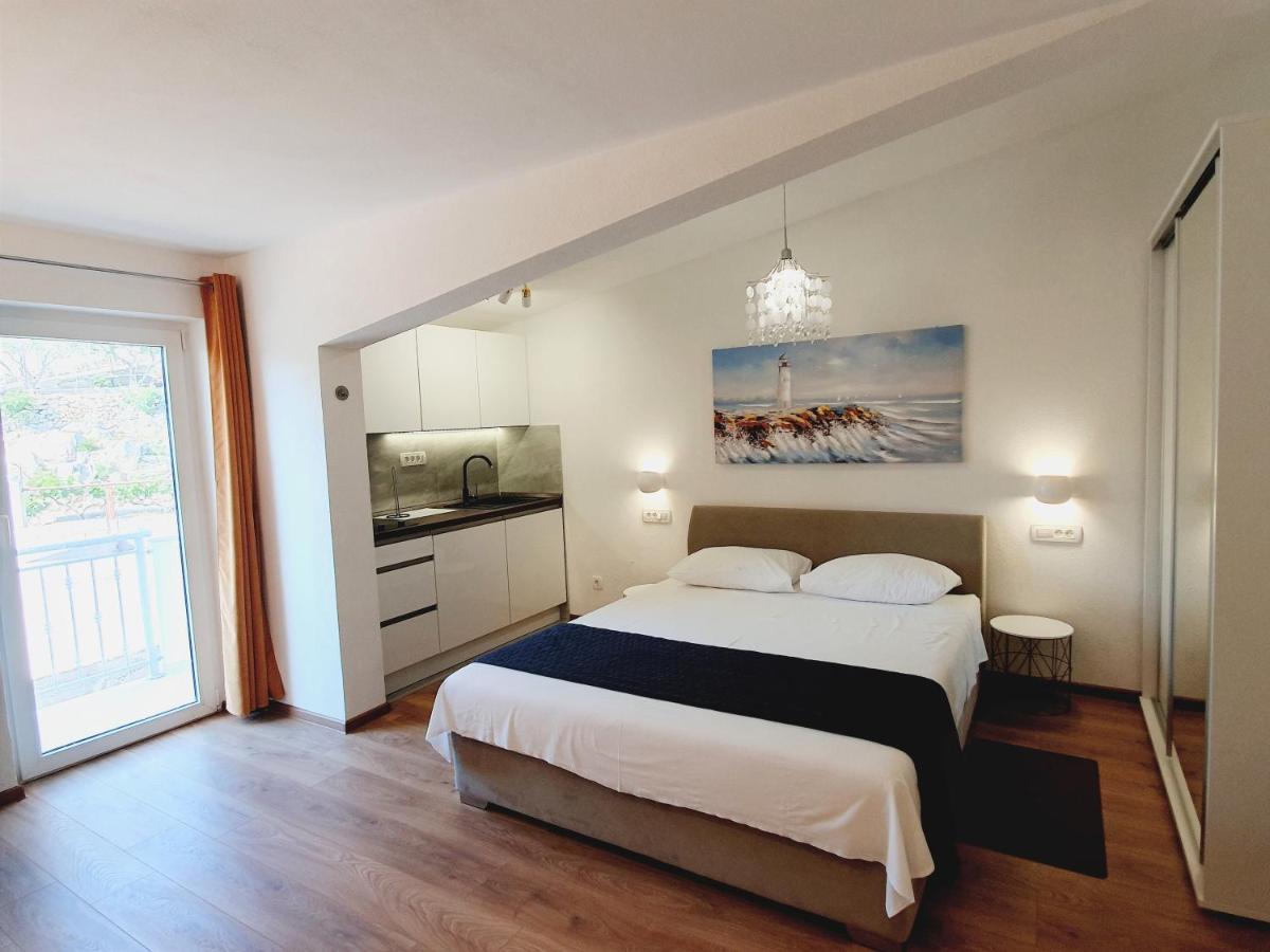 White House Apartman Dugi Rat