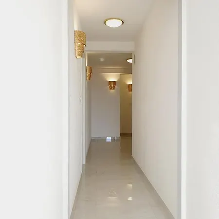 White House Apartments Dugi Rat Exterior photo